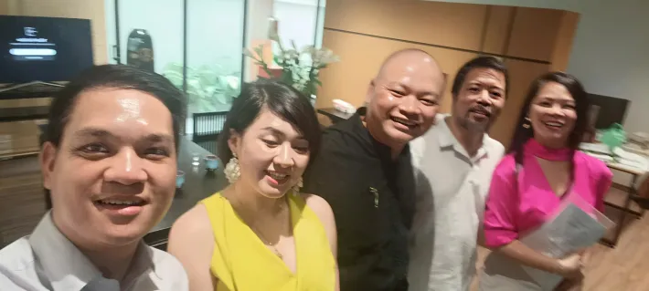 Về Chúng Tôi